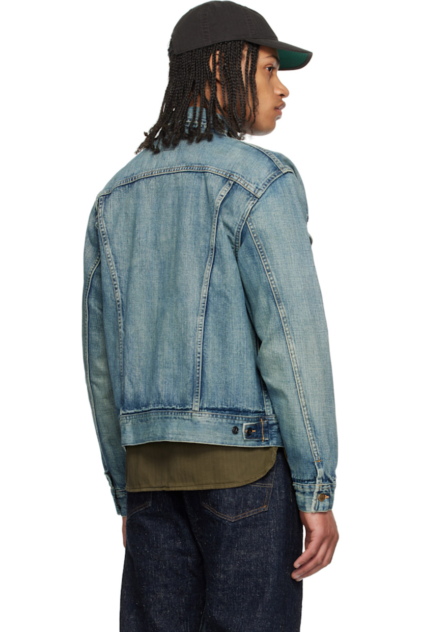 Non-stretch denim jacket. Fading and subtle distressing throughout.

· Spread collar
· Button closure
· Flap pockets
· Logo patch at pocket
· Buttoned barrel cuffs
· Adjustable button tabs at back hem
· Logo-engraved gold-tone hardware
· Contrast stitching in tan

Supplier color: Leeland wash