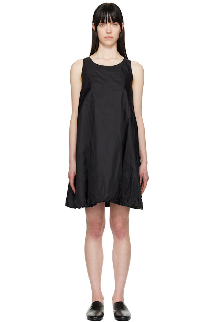 Lightweight nylon taffeta minidress.

· Round neck
· Seam pockets
· Bubble hem
· Zip closure at back
�· Full mesh lining

Supplier color: Black