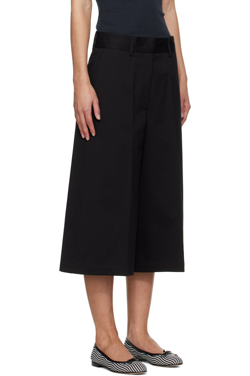 Flared stretch cotton faille shorts. 

· Belt loops
· Four-pocket styling
· Zip fly 
· Creased legs 

Supplier color: Black