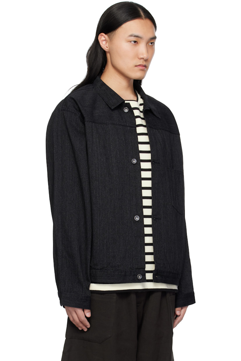 Relaxed-fit rope-dyed non-stretch slub denim jacket. Lightweight, durable, and quick-drying.

· Spread collar
· Button closure
· Patch pocket at chest
· Yoke sleeves
· Single-button barrel cuffs
· Twin pleats at back hem
· Zip pocket at interior

Supplier color: Black