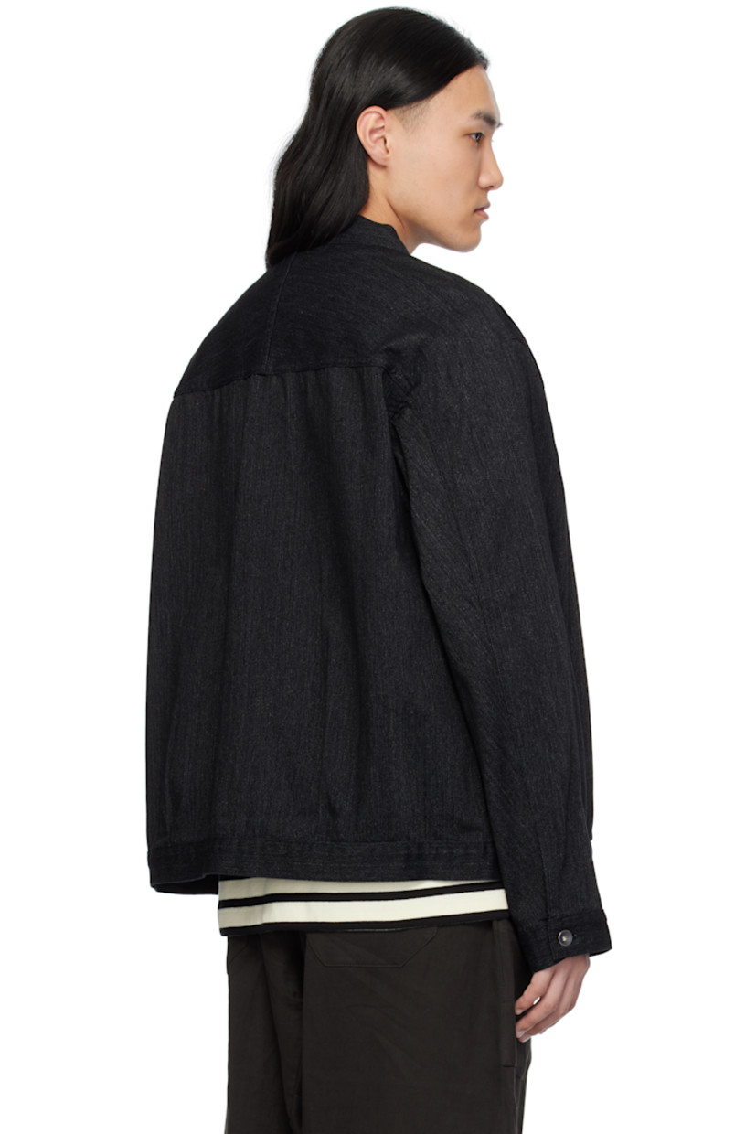 Relaxed-fit rope-dyed non-stretch slub denim jacket. Lightweight, durable, and quick-drying.

· Spread collar
· Button closure
· Patch pocket at chest
· Yoke sleeves
· Single-button barrel cuffs
· Twin pleats at back hem
· Zip pocket at interior

Supplier color: Black