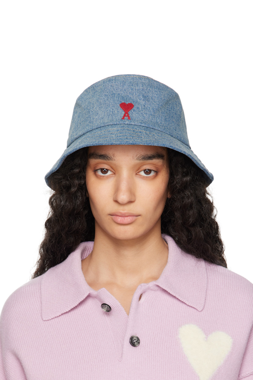 Denim bucket hat in blue.

· Fading throughout
· Logo embroidered at face
· Quilted brim
· Cotton poplin lining

Supplier color: Used blue