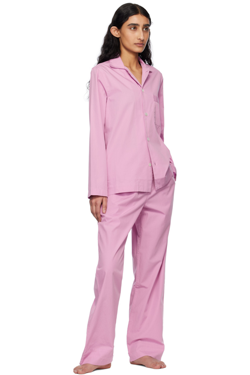 Stonewashed lightweight organic cotton poplin pyjama shirt. Oeko-Tex® Standard 100-certified.

· Open spread collar
· Button closure
· Patch pocket at chest
· Logo flag at side seam
· Mother-of-pearl hardware

Supplier color: Purple pink