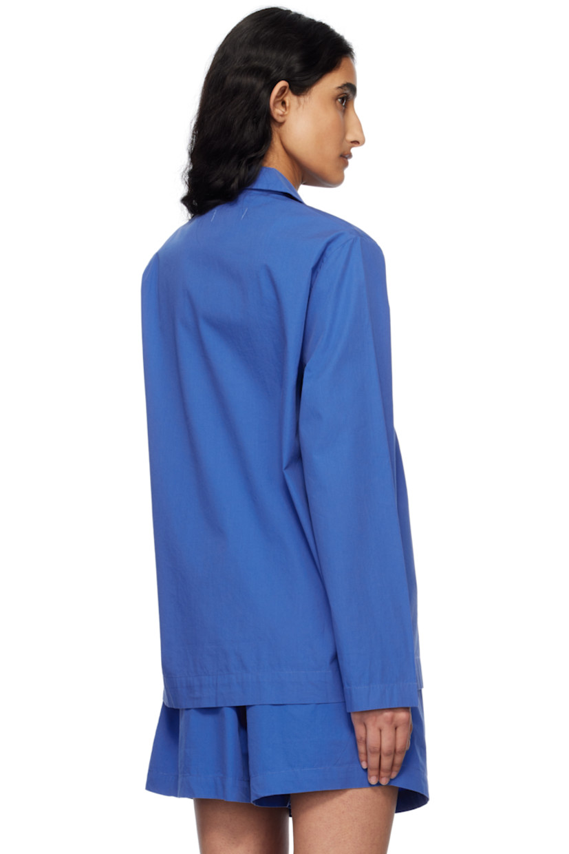 Stonewashed lightweight organic cotton poplin pyjama shirt. Oeko-Tex® Standard 100-certified.

· Open spread collar
· Button closure
· Patch pocket at chest
· Logo flag at side seam
· Mother-of-pearl hardware

Supplier color: Royal blue