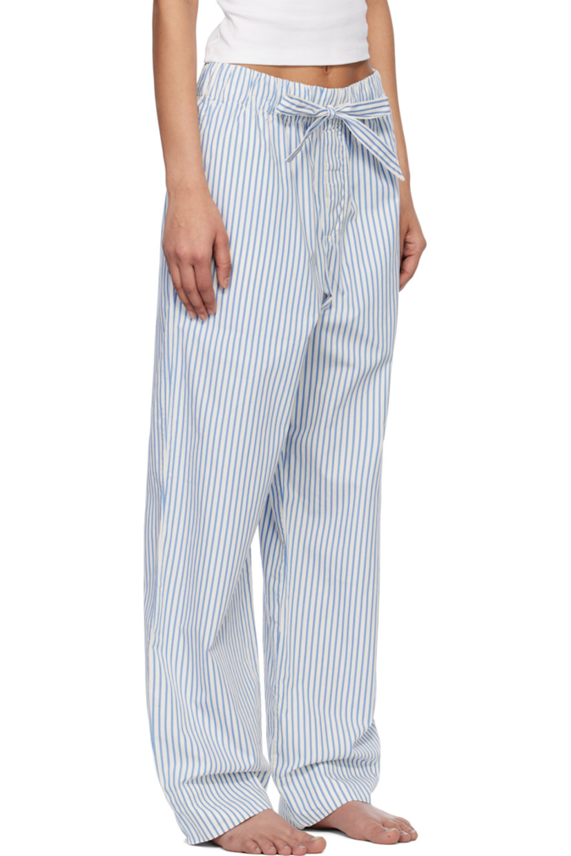 Stonewashed and lightweight organic cotton poplin pyjama pants. Stripes throughout. 

· Straight-leg and oversized
· Oeko-Tex® Standard 100-certified
· Drawstring at elasticized waistband
· Three-pocket styling
· Button fly
· Logo patch at back pocket

Supplier color: Placid blue