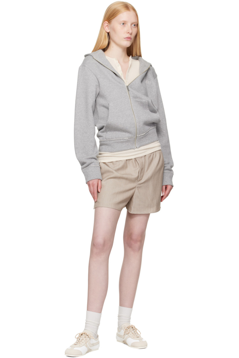 Virgin wool grain de poudre shorts. 

· Elasticized waistband
· Three-pocket styling
· Mock fly
· Vented cuffs
· Logo patch at back pocket

Supplier color: Ginger