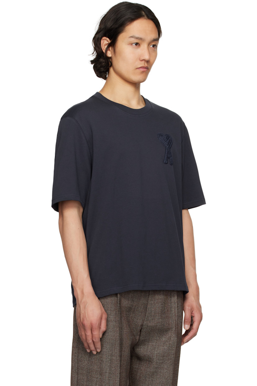 Organic cotton jersey T-shirt. 

· Rib-knit crewneck
· Woven logo appliqué at chest
· Dropped shoulders
· Logo embroidered at back collar

Supplier color: Navy blue