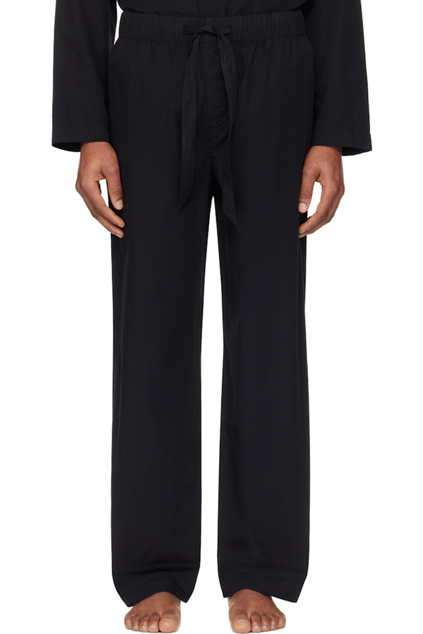 Stonewashed lightweight organic cotton poplin pyjama pants. Oeko-Tex® Standard 100-certified.

· Straight-leg and loose-fit
· Drawstring at elasticized waistband
· Three-pocket styling
· Button fly
· Logo flag at back pocket

Supplier color: All black