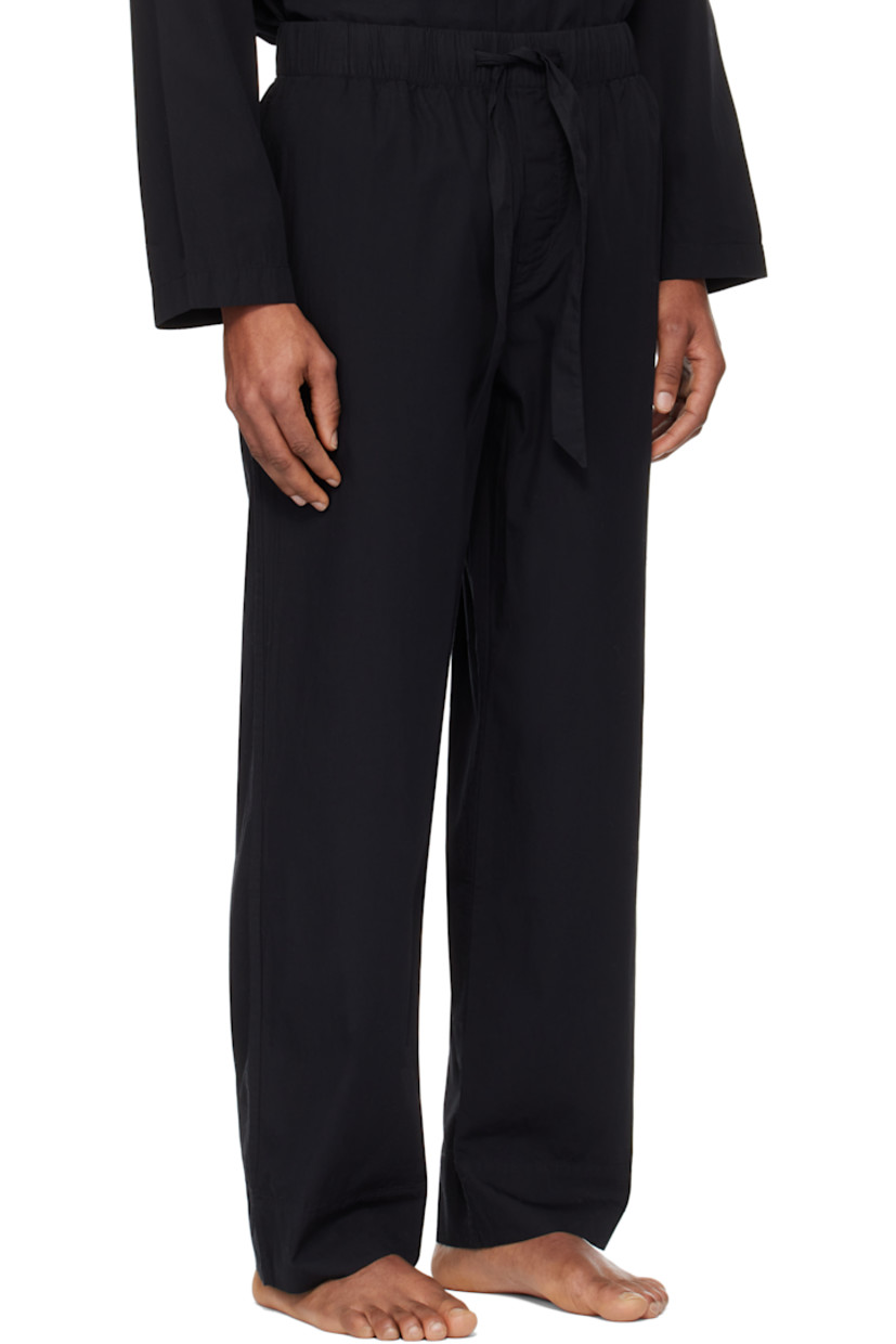 Stonewashed lightweight organic cotton poplin pyjama pants. Oeko-Tex® Standard 100-certified.

· Straight-leg and loose-fit
· Drawstring at elasticized waistband
· Three-pocket styling
· Button fly
· Logo flag at back pocket

Supplier color: All black