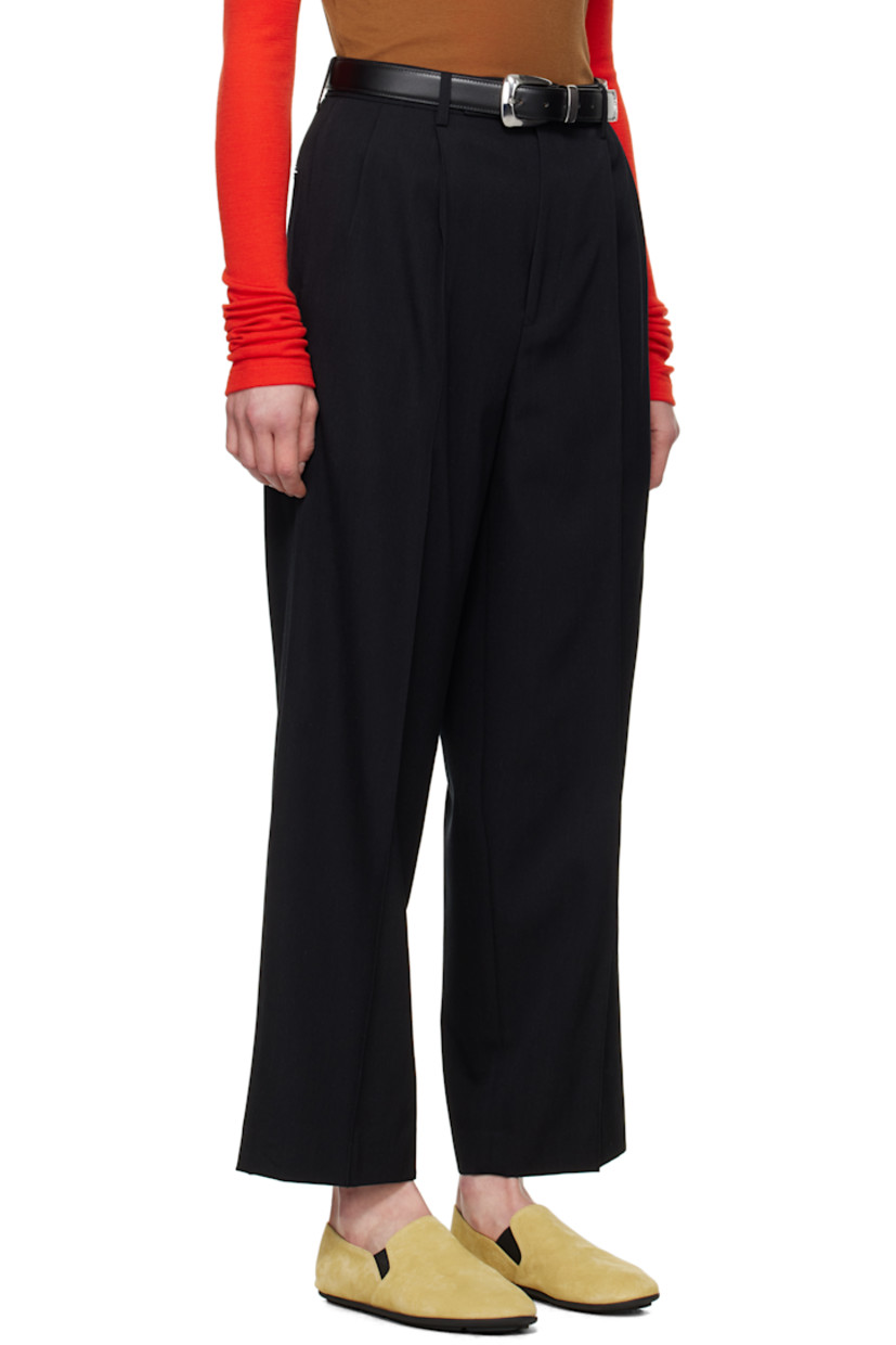Super 140s wool gabardine trousers. Water-repellent and wrinkle-resistant.

· Loose-fit and tapered
· Belt loops
· Four-pocket styling
· Zip fly
· Pleats at front
· Creased legs
· Partially lined

Supplier color: Top black