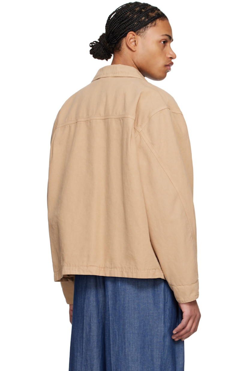 Non-stretch denim jacket. 

· Spread collar
· Zip closure
· Zip pocket and welt pockets
· Press-stud barrel cuffs 
· Twin pleats at back yoke
· Locker loop at inner collar
· Full twill lining

Supplier color: Beige