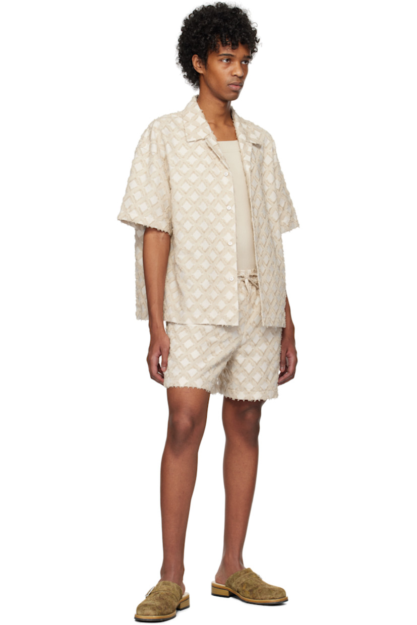 Polyester- and cotton-blend twill shorts. Jacquard pattern and frayed edges throughout.

· Drawstring at elasticized waistband
· Three-pocket styling
· Full mesh lining 

Supplier color: Ivory