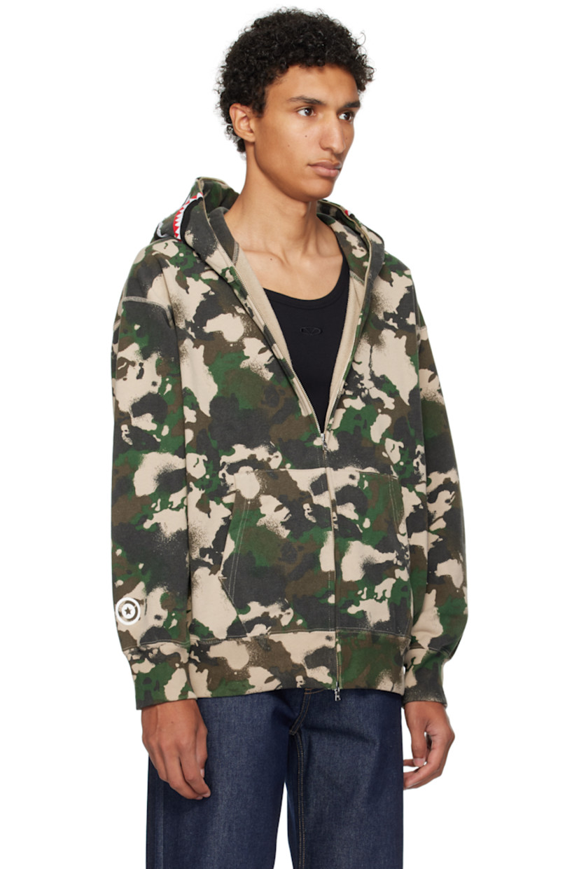 French terry hoodie. 

· Logo camouflage pattern throughout
· Printed graphic and graphic appliqués at hood
· Two-way zip closure extends to hood
· Patch pockets
· Rib-knit hem and cuffs
· Dropped shoulders
· Logo flag at cuff

Supplier color: Green