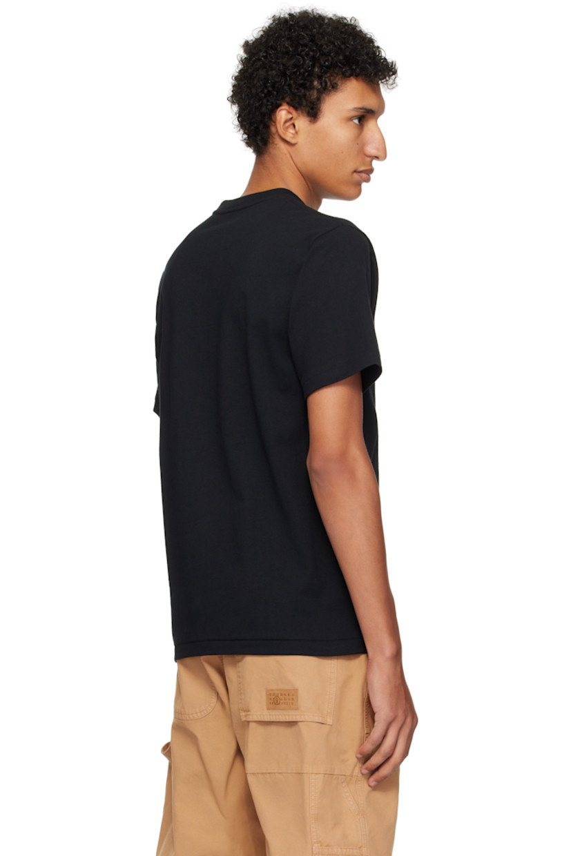 Cotton jersey T-shirt. 

· Rib-knit crewneck
· Logo, graphic, and text printed at front 
· Logo flag at cuff

Supplier color: Black