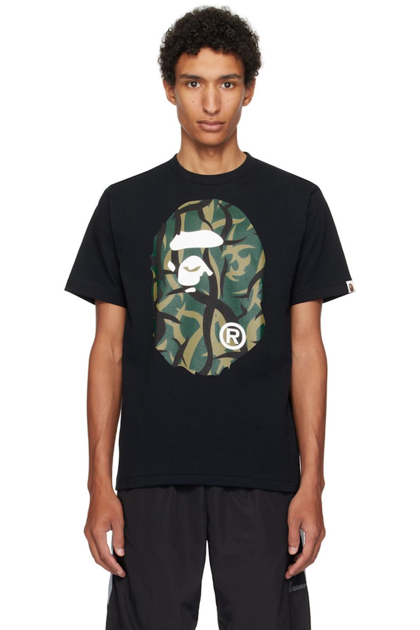 Cotton jersey T-shirt. 

· Rib-knit crewneck
· Logo graphic printed at front and back
· Logo flag at cuff

Supplier color: Black/Green
