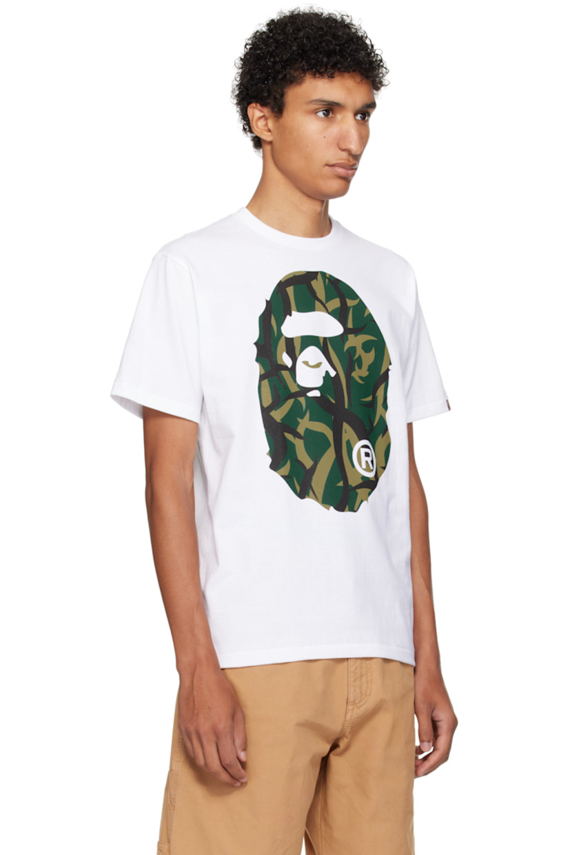 Cotton jersey T-shirt. 

· Rib-knit crewneck
· Logo graphic printed at front and back
· Logo flag at cuff

Supplier color: White/Green