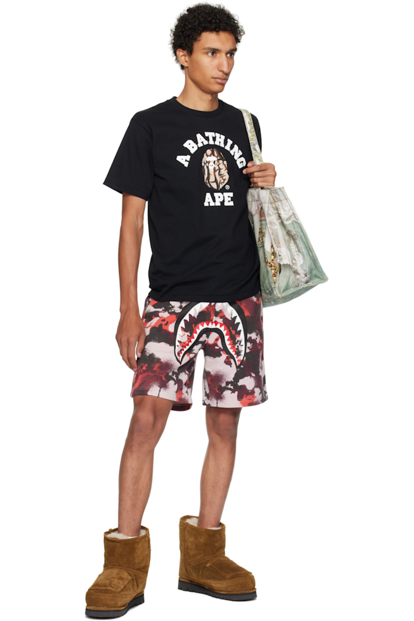 Cotton jersey T-shirt. 

· Rib-knit crewneck
· Logo graphic printed at front
· Logo flag at cuff

Supplier color: Black/Beige