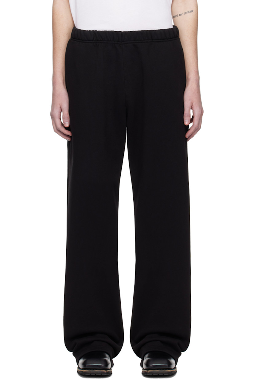 Relaxed-fit heavyweight brushed cotton fleece sweatpants.

· Pre-shrunk and garment-dyed
· Concealed drawstring at elasticized waistband
· Two-pocket styling

Supplier color: Jet black