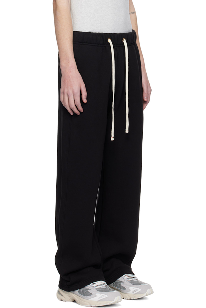 Relaxed-fit heavyweight brushed cotton fleece sweatpants.

· Pre-shrunk and garment-dyed
· Wide-leg
· Drawstring at elasticized waistband
· Two-pocket styling

Supplier color: Jet black
