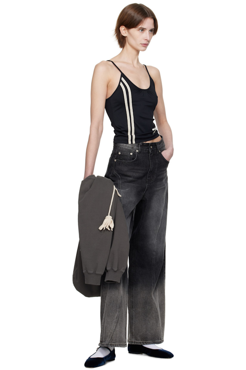 Non-stretch denim jeans. Fading and whiskering throughout.

· Belt loops
· Five-pocket styling
· Zip fly
· Curved seams at front
· Logo patch at back waistband

Supplier color: Black