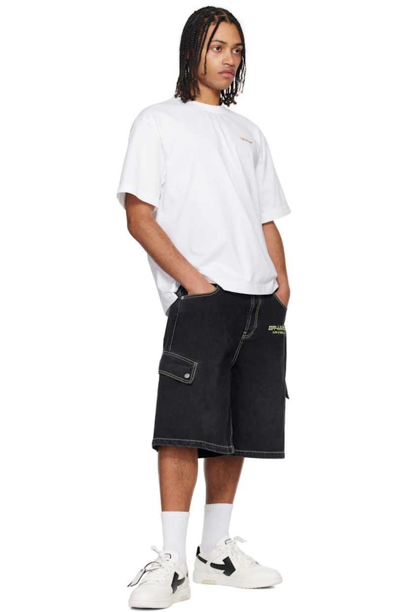 Cotton jersey T-shirt.

· Rib-knit crewneck
· Logo printed at chest
· Vented side seams
· Dropped shoulders
· Logo graphic printed at back

Supplier color: White