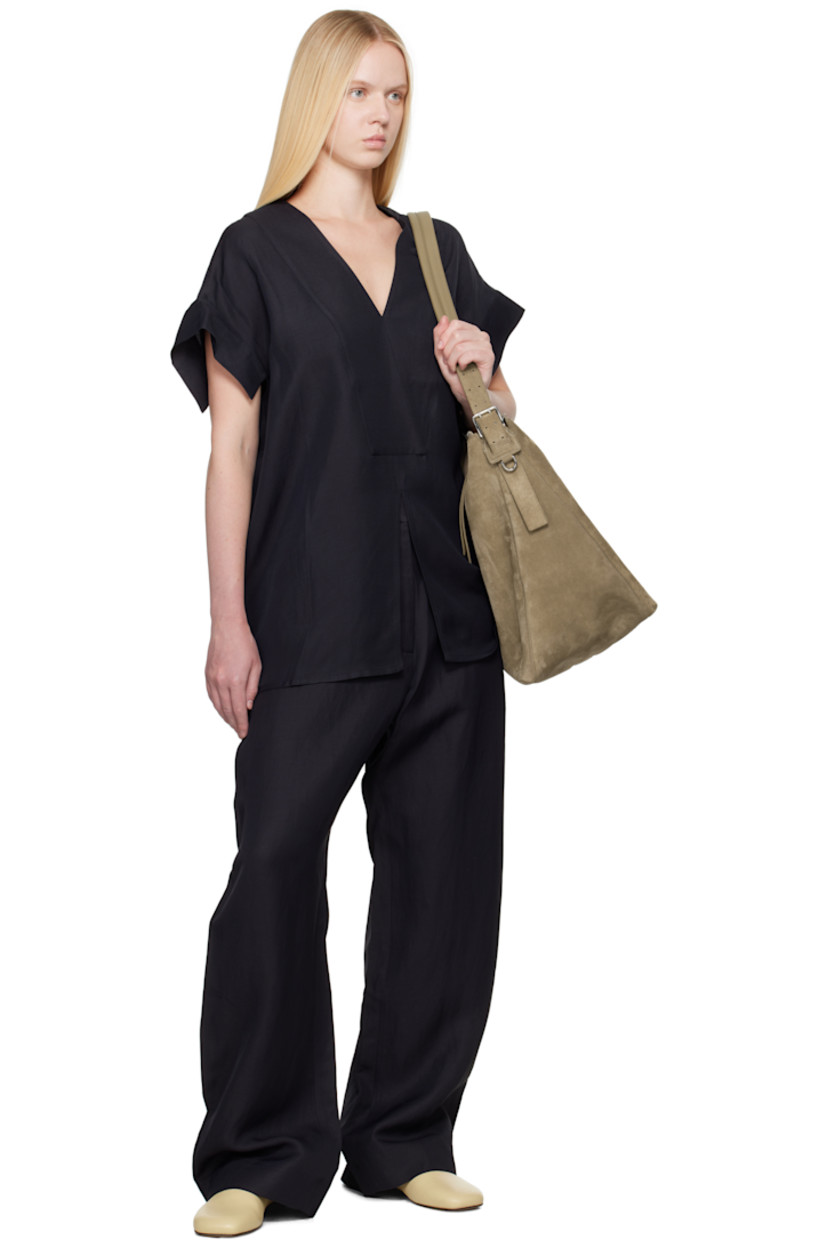 Viscose- and linen-blend twill top.

· Plunging V-neck
· Vent at front hem
· Cap sleeves
· Central seam at back

Supplier color: Darkest navy