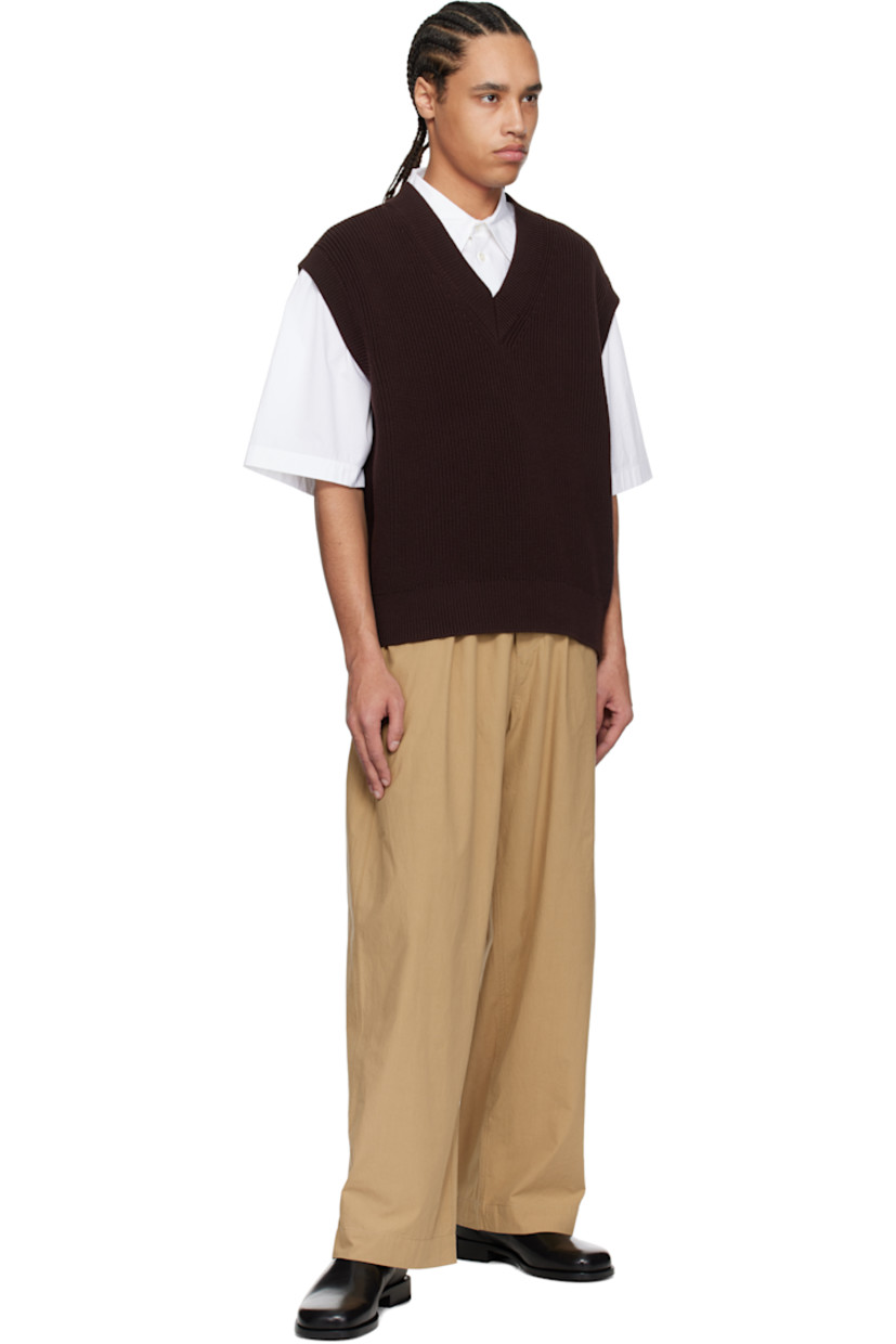 Loose-fit peached cotton twill trousers.

· Drawstring at elasticized waistband
· Four-pocket styling
· Mock fly 
· Curved outseams

Supplier color: Sand