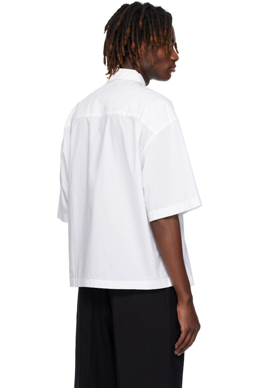 Loose-fit organic cotton poplin shirt.

· Spread collar
· Button closure
· Dropped shoulders
· Twin pleats at yoke

Supplier color: Optic white