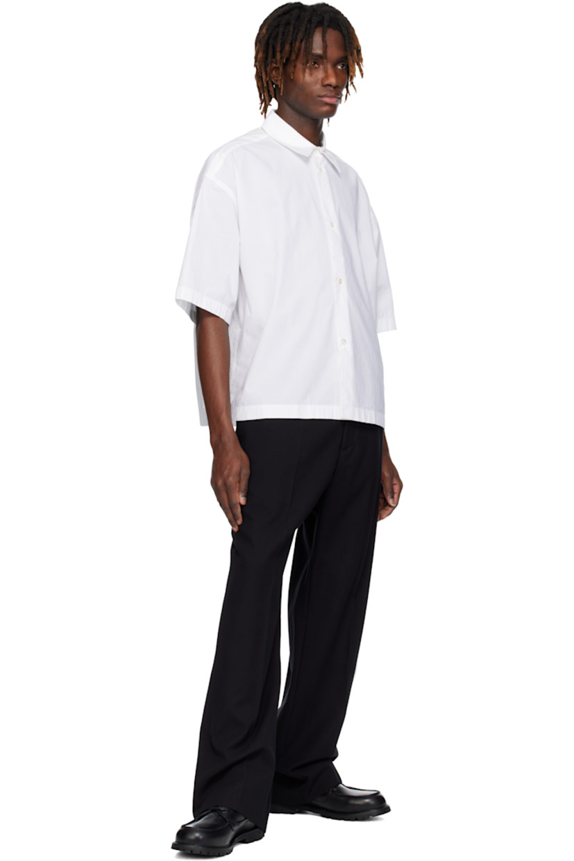 Loose-fit organic cotton poplin shirt.

· Spread collar
· Button closure
· Dropped shoulders
· Twin pleats at yoke

Supplier color: Optic white