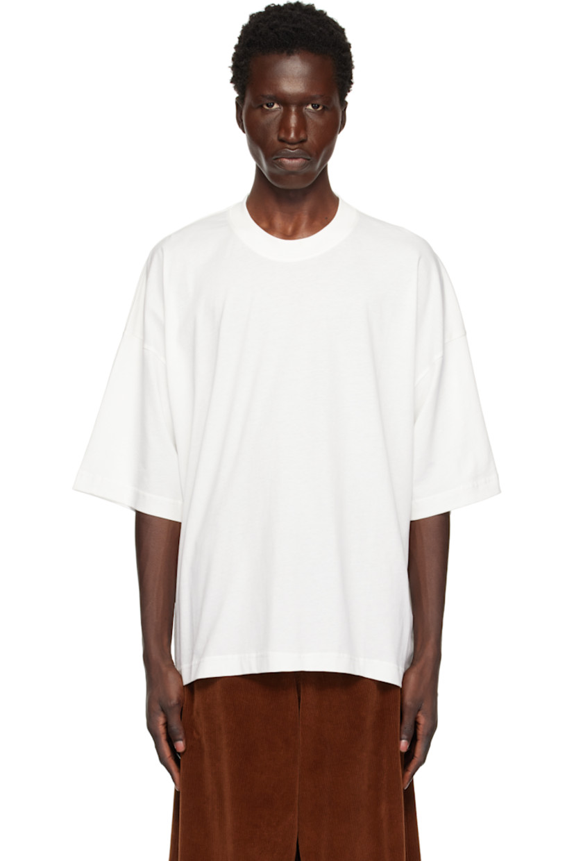 Cotton jersey T-shirt.

· Rib-knit crewneck
· Dropped shoulders
· Logo printed at back collar

Supplier color: Off white