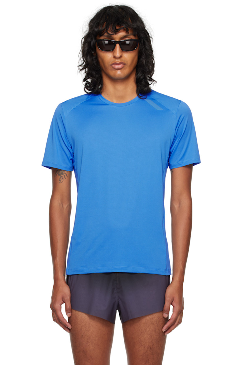 Stretch recycled nylon mesh T-shirt. Lightweight, breathable, moisture-wicking, and anti-bacterial.

· Bonded seams throughout
· Crewneck
· Reflective trim bonded at front and back
· Text bonded at cuff

Supplier color: Palace blue