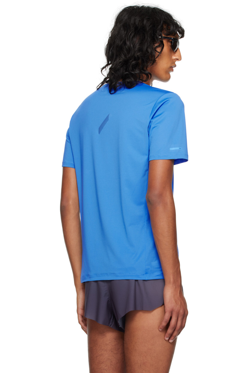 Stretch recycled nylon mesh T-shirt. Lightweight, breathable, moisture-wicking, and anti-bacterial.

· Bonded seams throughout
· Crewneck
· Reflective trim bonded at front and back
· Text bonded at cuff

Supplier color: Palace blue