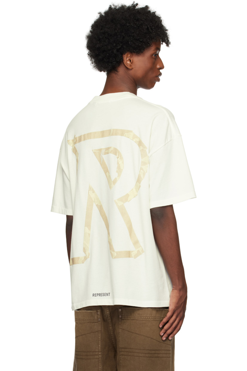 Cotton jersey T-shirt. 

· Rib-knit crewneck
· Logo graphic at front and back 
· Logo hardware at hem 
· Dropped shoulders

Supplier color: Flat white