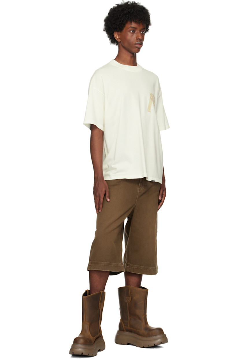 Cotton jersey T-shirt. 

· Rib-knit crewneck
· Logo graphic at front and back 
· Logo hardware at hem 
· Dropped shoulders

Supplier color: Flat white