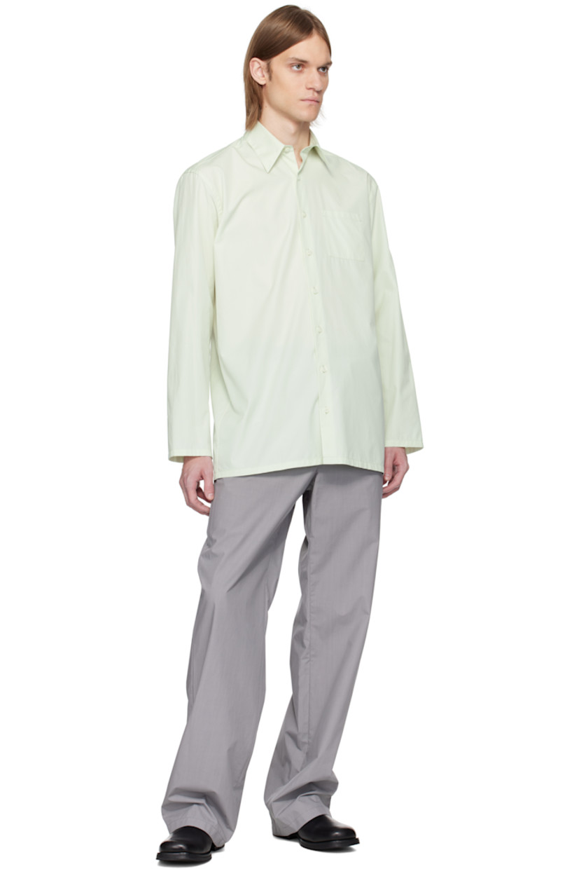 Cotton poplin shirt.

· Spread collar
· Button closure
· Patch pocket at chest

Supplier color: Linden