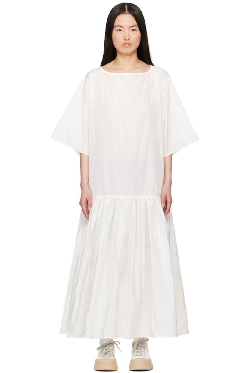 Polyester taffeta maxi dress.

· Boatneck
· Gathering at dropped waist
· Dropped shoulders

Supplier color: Snow