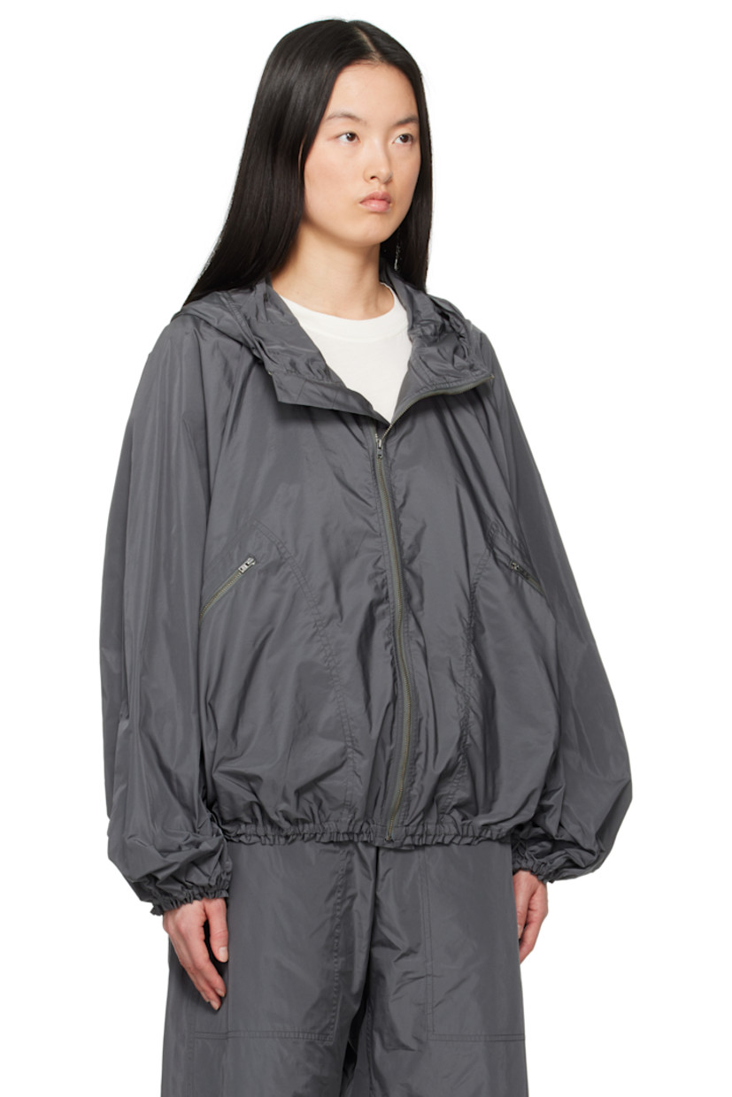Polyester taffeta jacket.

· Bungee-style drawstring at hood 
· Zip closure
· Zip pockets
· Elasticized hem and cuffs
· Unlined 

Supplier color: Iron