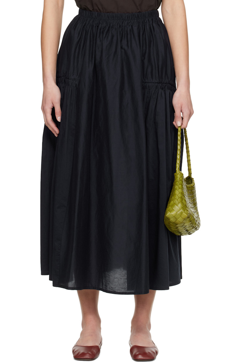 Lightweight cotton- and silk-blend poplin midi skirt.

· Elasticized waistband
· Two-pocket styling
· Ruching at side seams

Supplier color: Ink