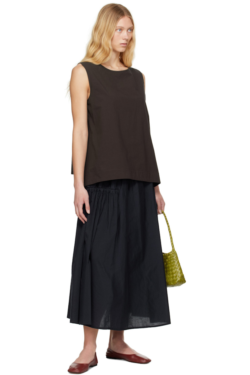 Lightweight cotton ripstop tank top.

· Boat neck
· Vented side seams

Supplier color: Coffee