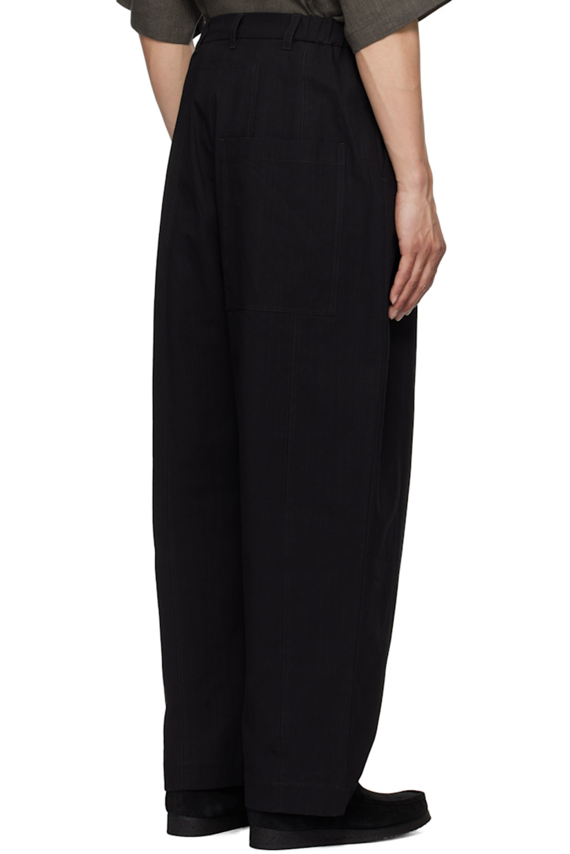 Loose-fit and lightweight cotton micro ripstop trousers.

· Paneled construction 
· Belt loops at partially elasticized waistband
· Three-pocket styling
· Zip fly 
· Dropped inseam
· Curved outseams

Supplier color: Flint