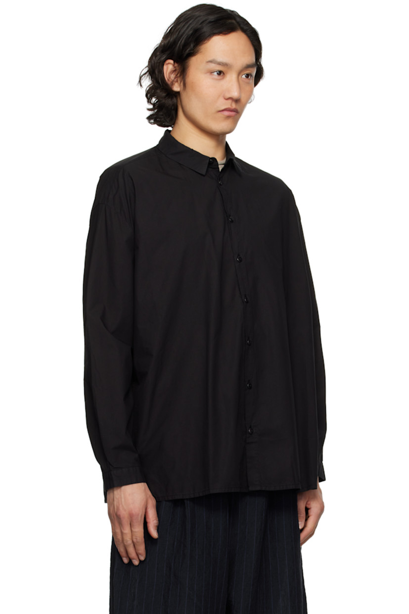 Cotton poplin shirt. 

· Garment-dyed 
· Spread collar 
· Button closure
· Vented side seams
· Dropped shoulders 
· Buttoned cuffs

Supplier color: Flint