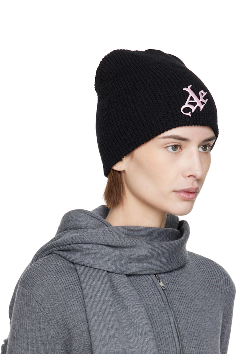 Waffle-knit acrylic beanie in black. Logo embroidered at face.

Supplier color: Black/Pink