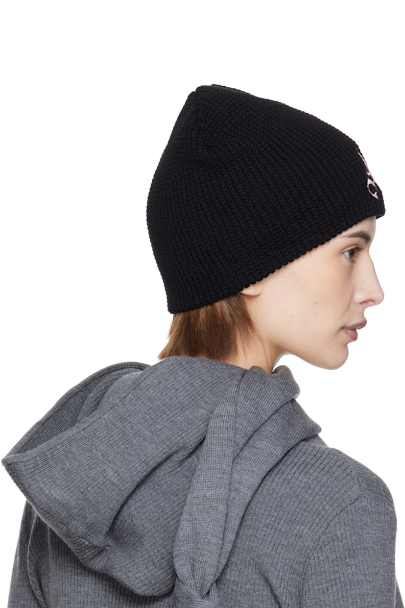 Waffle-knit acrylic beanie in black. Logo embroidered at face.

Supplier color: Black/Pink