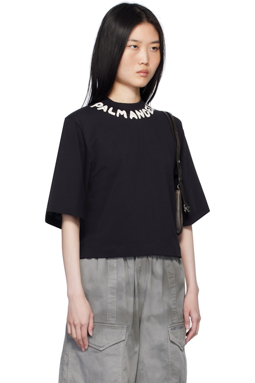 Cotton jersey T-shirt.

· Logo printed at rib-knit crewneck
· Cropped hem
· Logo flag at side seam

Supplier color: Black/Off white