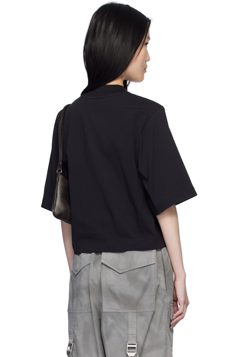 Cotton jersey T-shirt.

· Logo printed at rib-knit crewneck
· Cropped hem
· Logo flag at side seam

Supplier color: Black/Off white