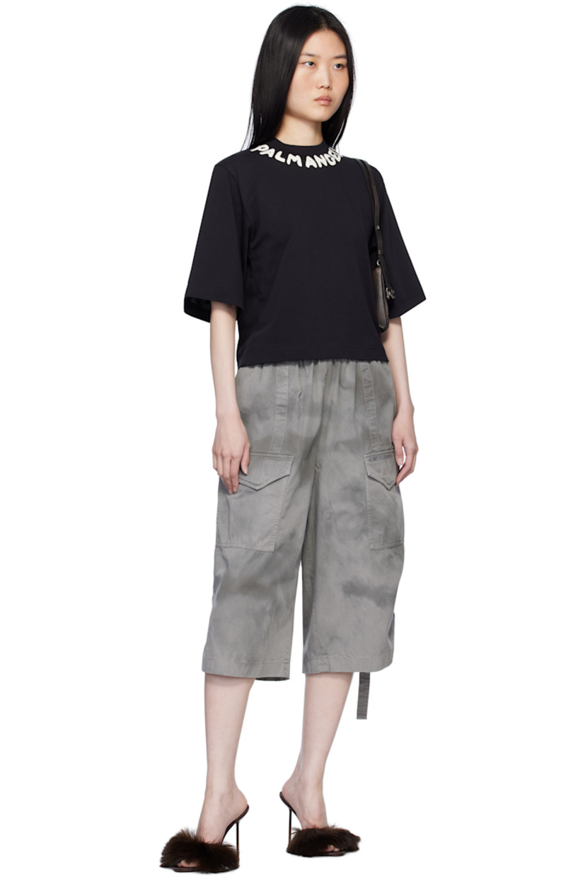 Cotton jersey T-shirt.

· Logo printed at rib-knit crewneck
· Cropped hem
· Logo flag at side seam

Supplier color: Black/Off white
