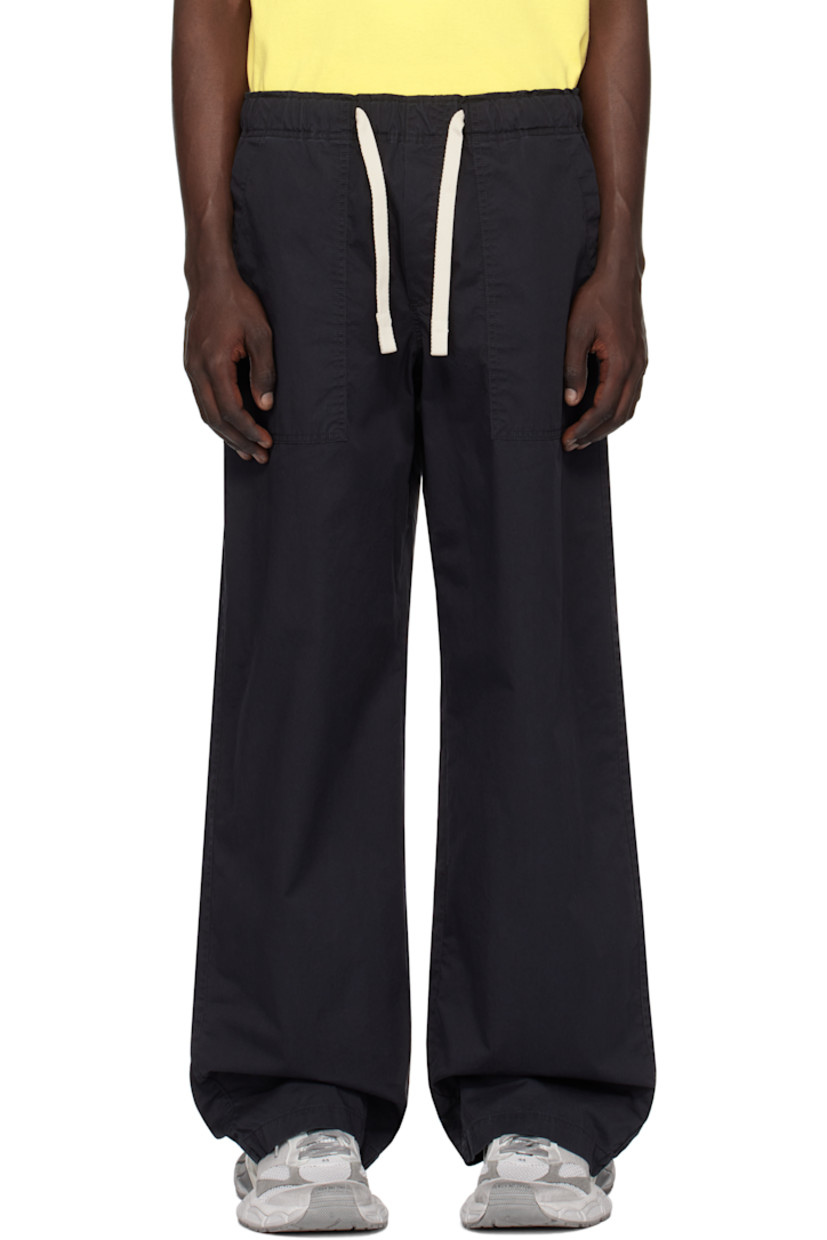 Loose-fit cotton twill cargo pants.

· Drawstring at elasticized waistband
· Four-pocket styling
· Logo printed at back
· Logo flag at back pocket

Supplier color: Black