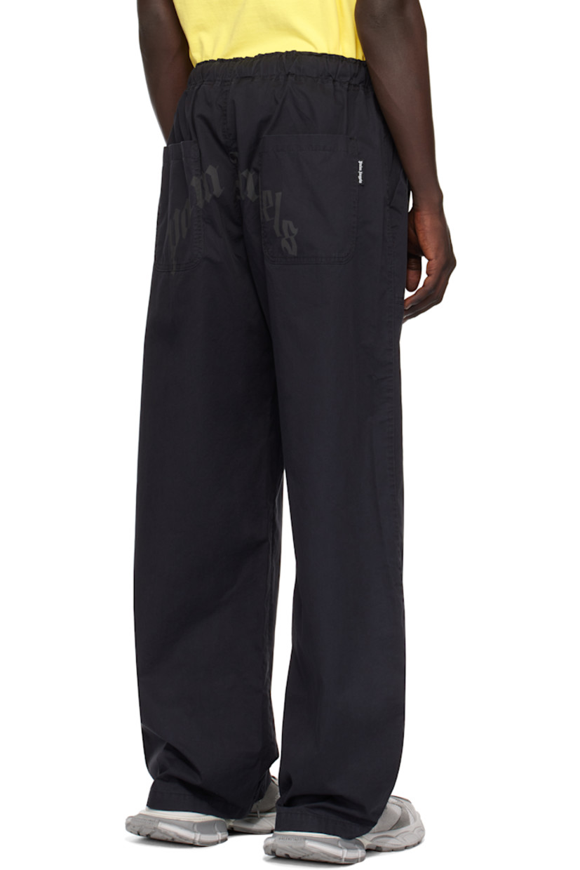 Loose-fit cotton twill cargo pants.

· Drawstring at elasticized waistband
· Four-pocket styling
· Logo printed at back
· Logo flag at back pocket

Supplier color: Black