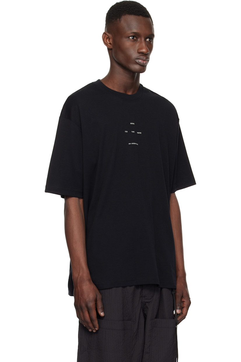 Cotton jersey T-shirt.

· Rib-knit crewneck
· Logo printed at chest
· Dropped shoulders
· Graphic printed at back

Supplier color: Black