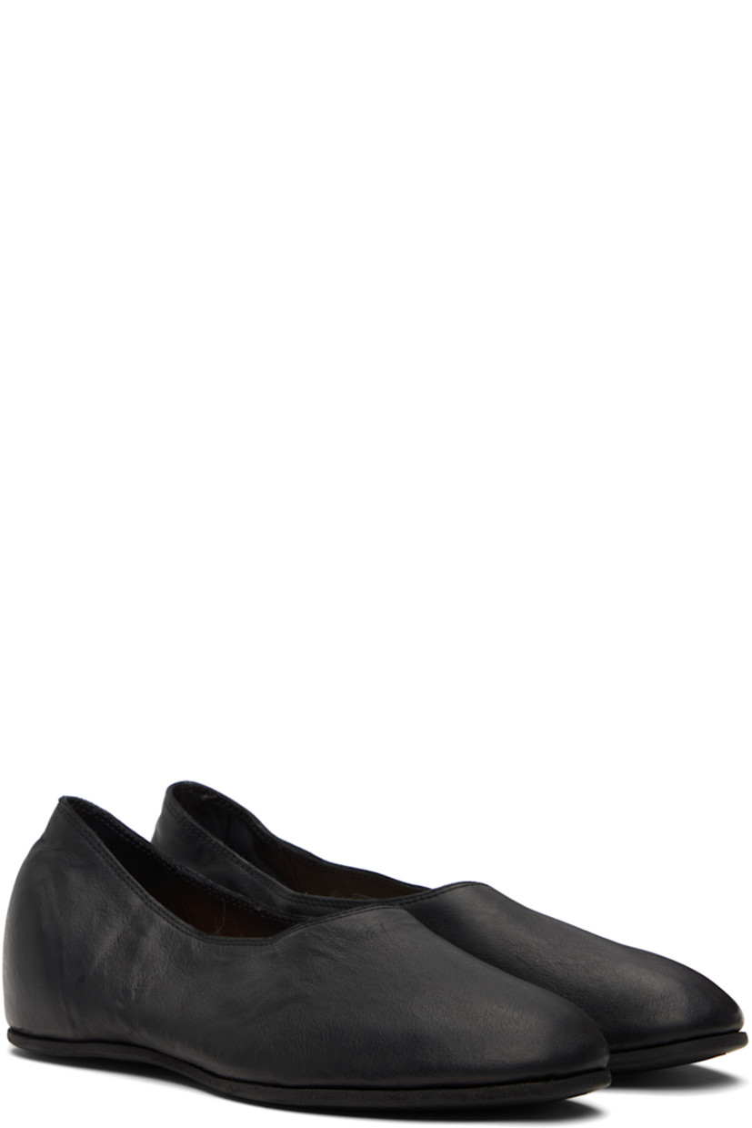 Grained kangaroo leather ballerina flats. 

· Elasticized collar
· Logo embossed at padded footbed
· Leather sole

Supplier color: Black